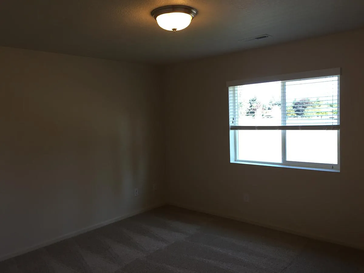 3 bed, 2.5 bath, 1591 sqft, $2,600 — Photo 4