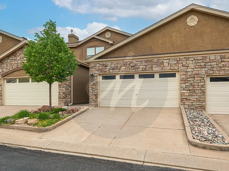 5847 New Crossings Point — Photo 2