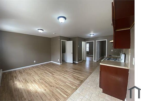 1st image of 4 Hardy St #1