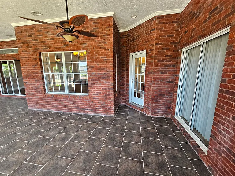 2103 Coral Dr — Photo 24