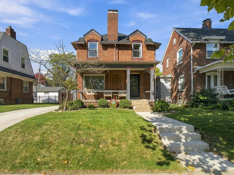 1332 W 2nd Ave