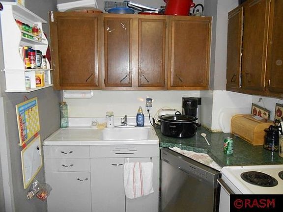 3rd image of 104 W 14th St
