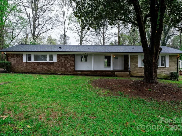 2433 11th Ave SW, Hickory, NC 28602