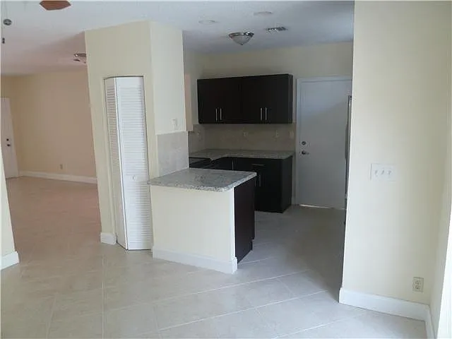 10525 NW 57th Ct #10525 — Photo 6