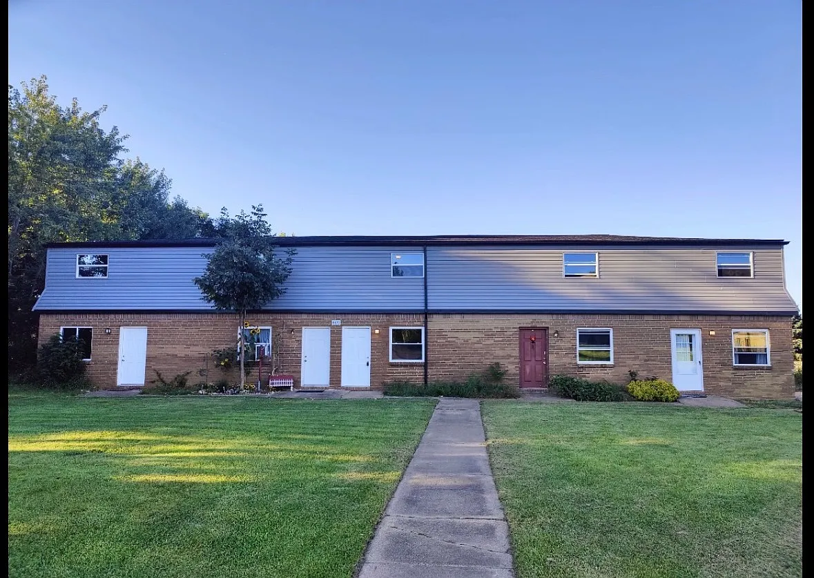 2 bed, $1,095 — Photo 1