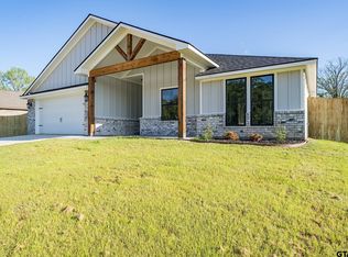 16117 Crossing Cir, Lindale, TX 75771