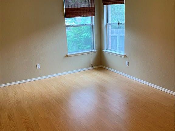 4th image of 2102 Coachlamp Dr