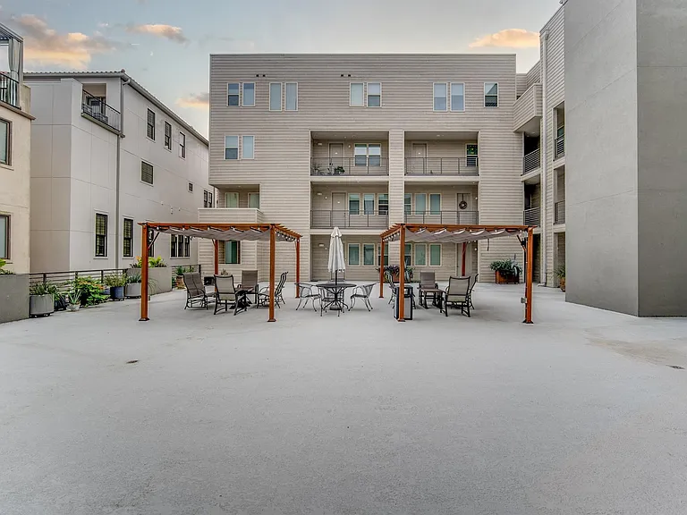 4819 Caroline St #308 — Photo 30