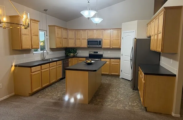 3 bed, 2062 sqft, $2,800 — Photo 4