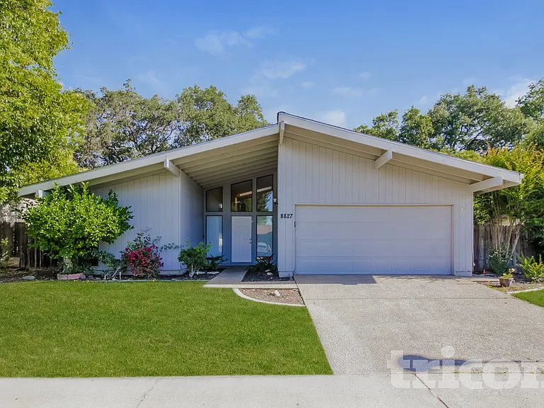 8827 Kelsey Dr — Photo 1