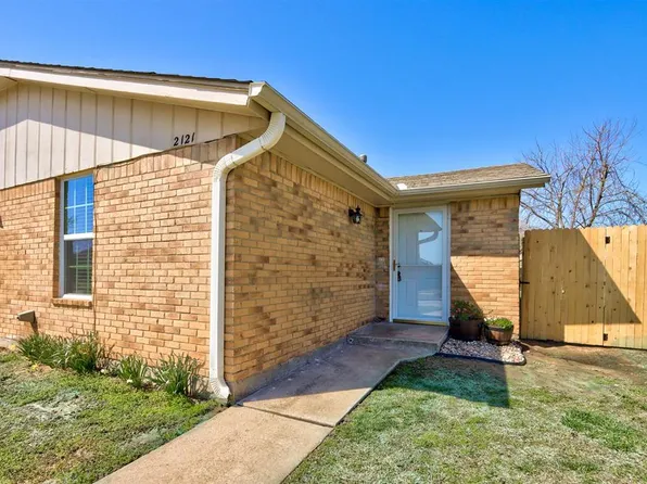 2121 Meench Dr, Moore, OK 73170