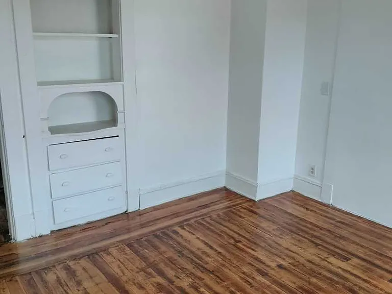 17-19 Windsor St #3 — Photo 8