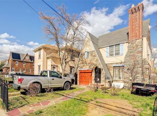 8905 208th St, Queens Village, NY 11427