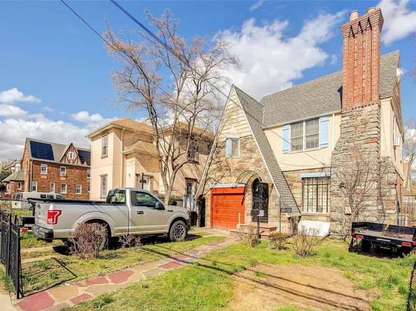 89-05 208th Street, Queens Village, NY 11427