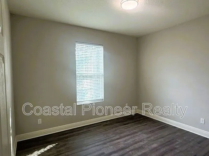 3 bed, 2.0 bath, 2101 sqft, $2,900 — Photo 4