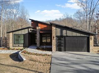 8 Wishaw Dr, Bella Vista, AR 72715