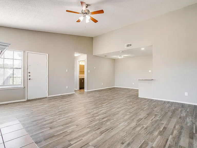 Portofino Apartments — Photo 23