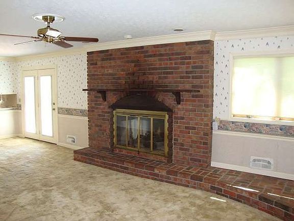 3rd image of 2464 Shamrock Dr