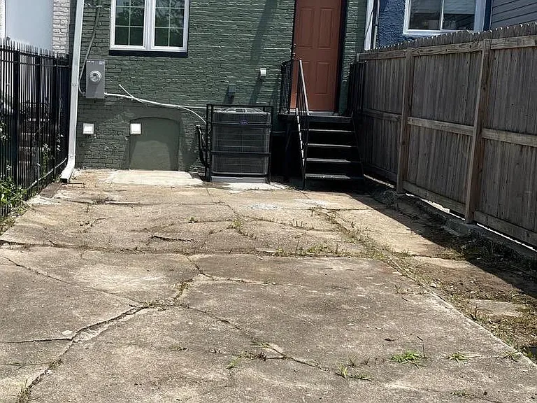 1516 N Patterson Park Ave — Photo 29