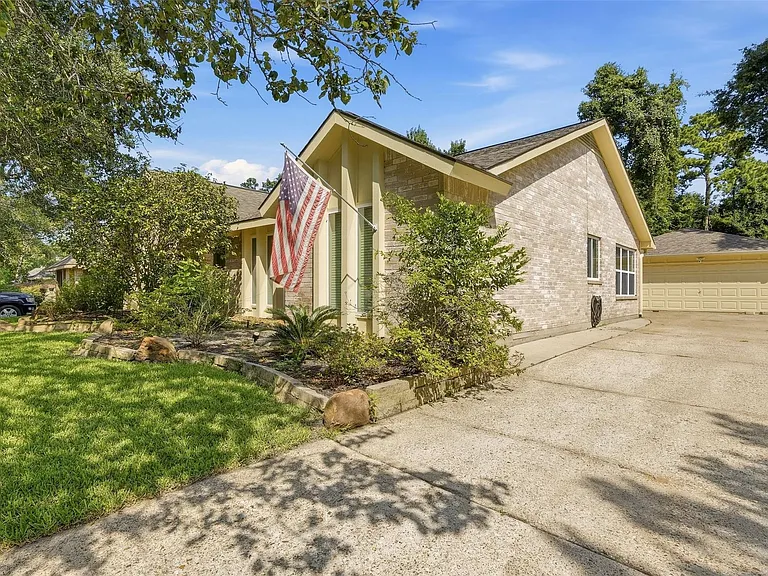 3807 Glenwood Springs Dr — Photo 2