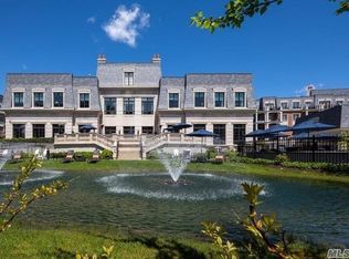 1000 Royal Ct, North Hills, NY 11040