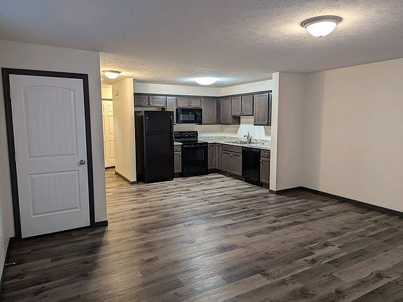 5th image of 585 Birch Hill Dr #34