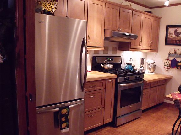 Updated Kitchen with/Stainless Steel Appliances