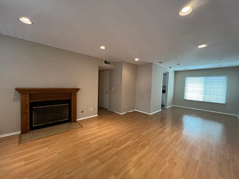 154 N Meridith Ave #9 — Photo 9