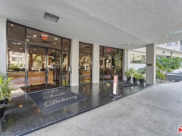 100 S Doheny Dr #213 — Photo 2