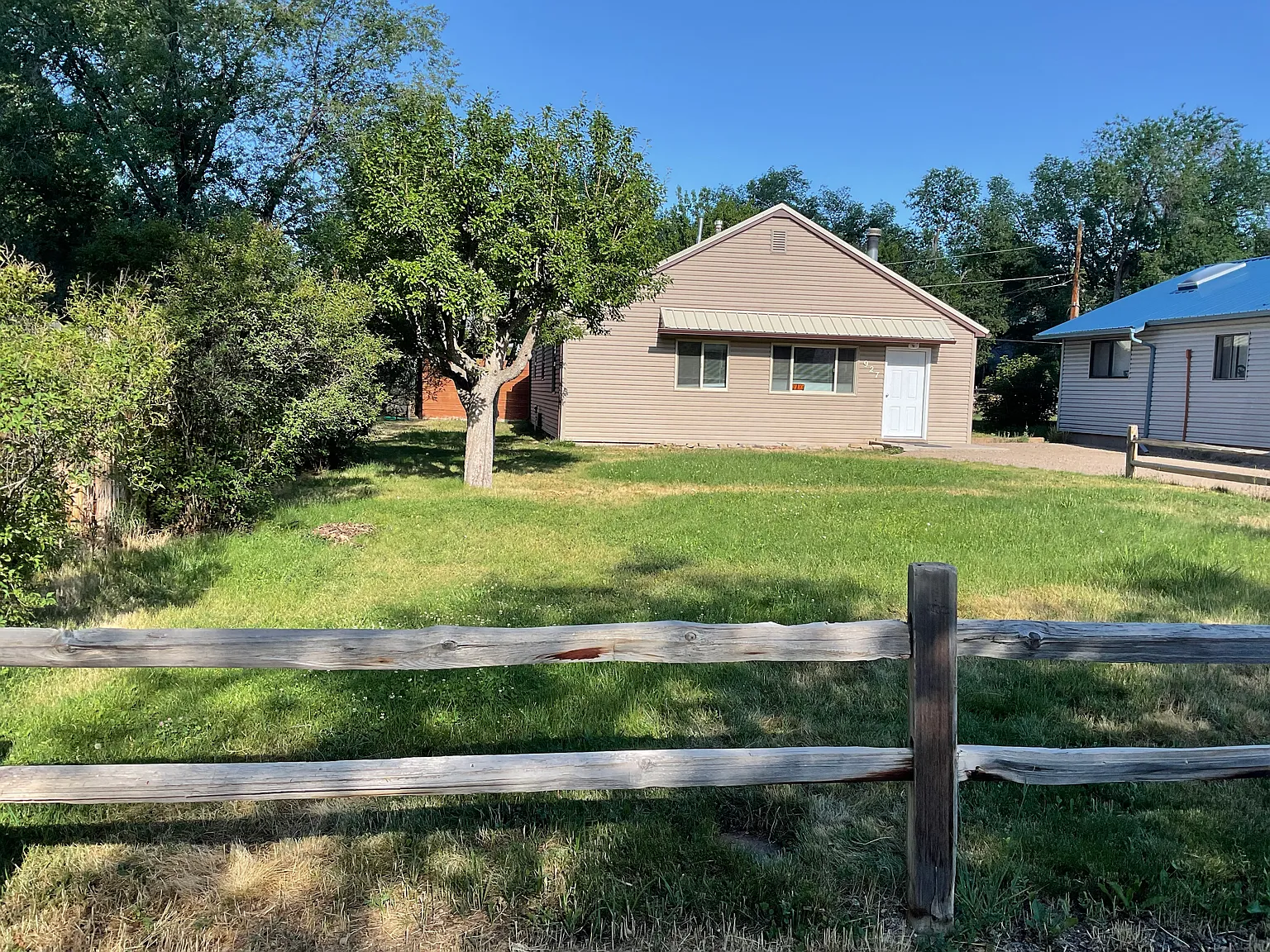 Randolph Ave, Rifle — Photo 1
