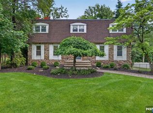 559 Wayne Dr, River Vale, NJ 07675
