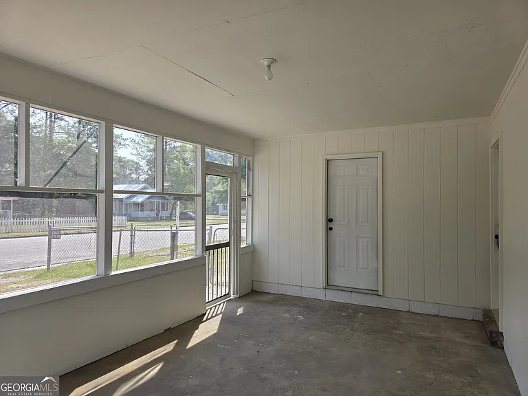 309 E 3rd St — Photo 16
