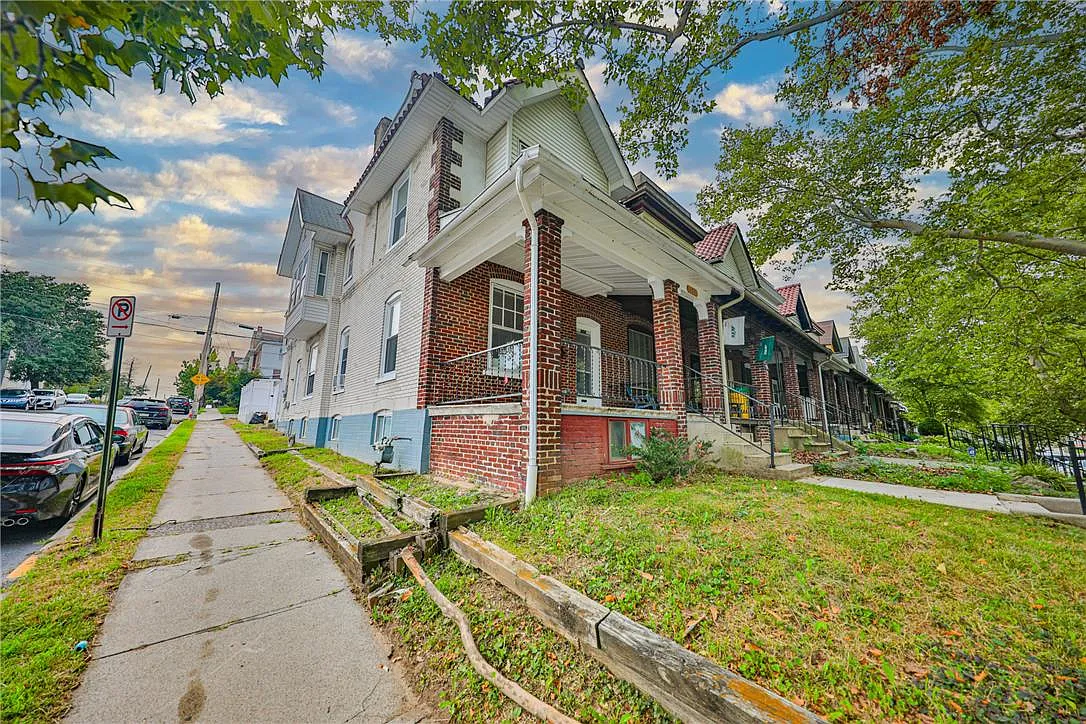 4 bed, 1.5 bath, 768 sqft, $2,500 — Photo 3