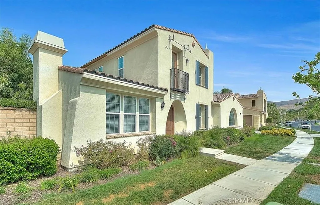 5 bed, 2734 sqft, $4,000 — Photo 1