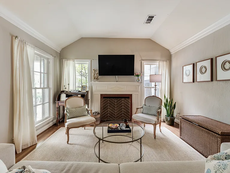 6219 Revere Pl — Photo 5