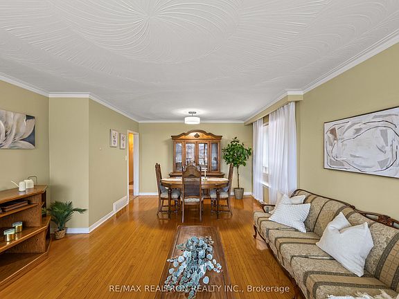3rd image of 1144 Glengrove Ave