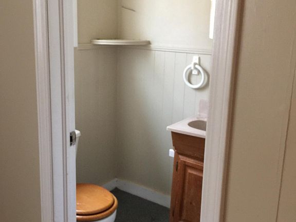 Bath off bedroom (has shower)
