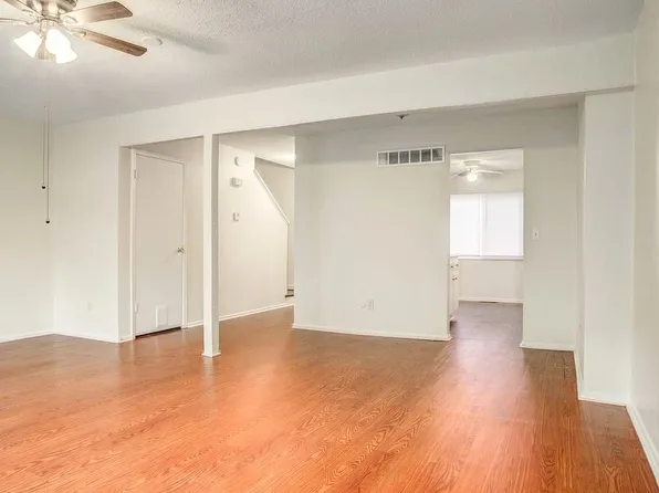 3305 Bridge Manor Dr, Kansas City, MO 64137