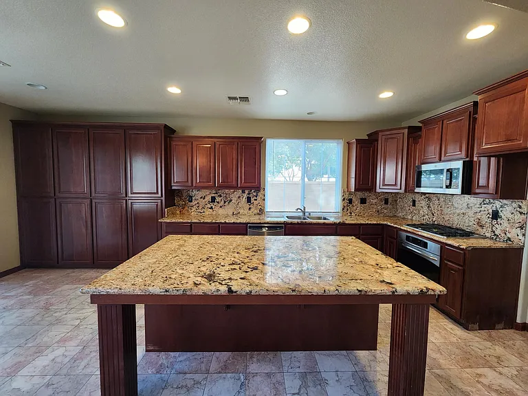 794 Newton Ct — Photo 6