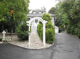 22 W Scudder Pl, Northport, NY 11768
