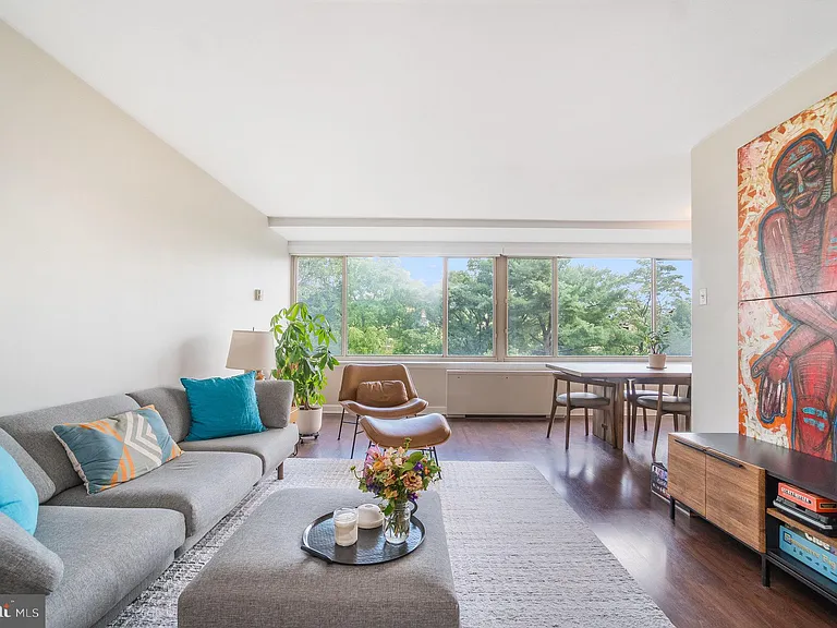 1210 N Taft St #504 — Photo 4