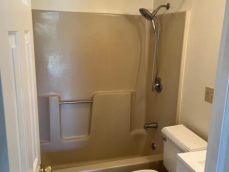 2023 Hickory Grove Rd #2023 — Photo 4
