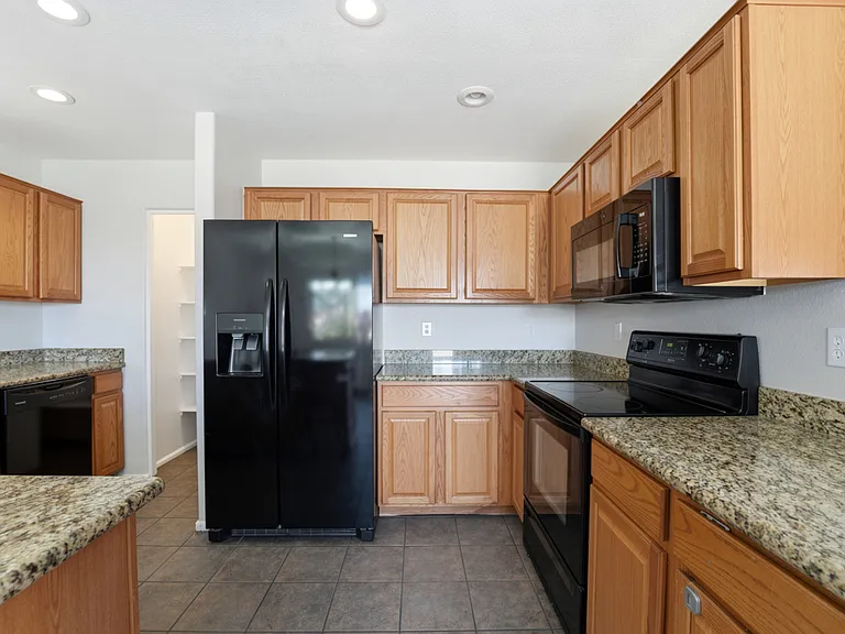 41628 W Hillman Dr — Photo 9