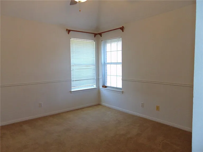 5806 Cedar Cliff Dr — Photo 17