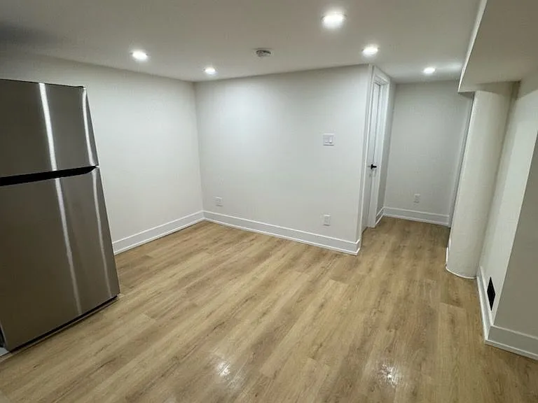 82 Cleta Dr #LOWER BASEMENT — Photo 11