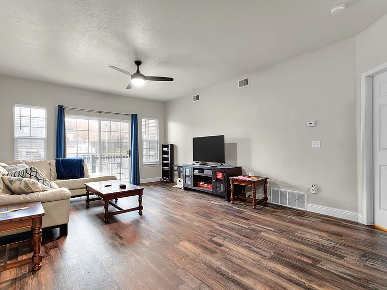 432 N Seven Peaks Blvd #213 — Photo 4