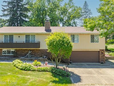 7400 Biscayne Ave, White Lake, MI, 48383