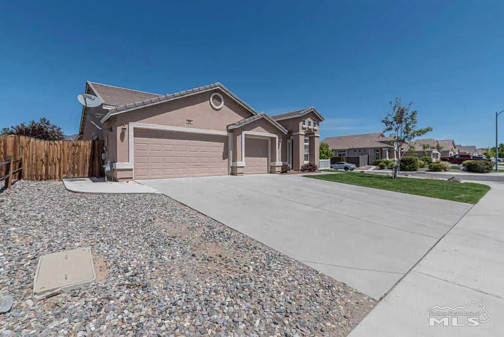 1354 Grassland Rd photo 1