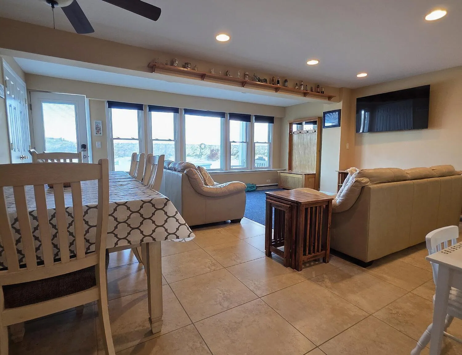 2 bed, 774 sqft, $3,200 — Photo 2