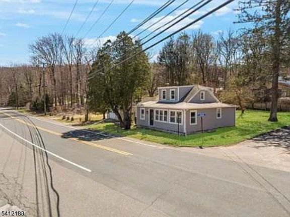 2nd image of 728 Glen Rd